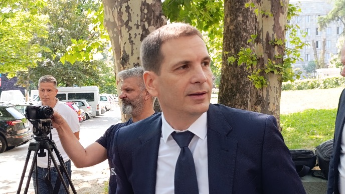 Autentična desnica spremna